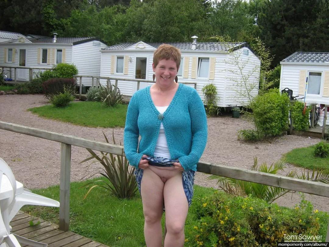 Outdoor Amateur Mature and MILF n°9
